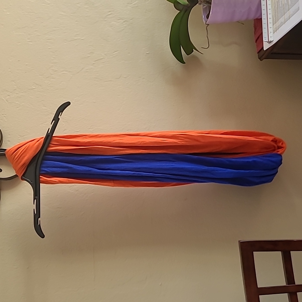Womens intertwined scarf